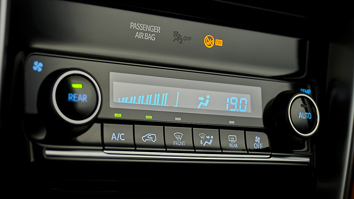 Auto Dual A/C with Rear A/C controls for 2nd & 3rd Row